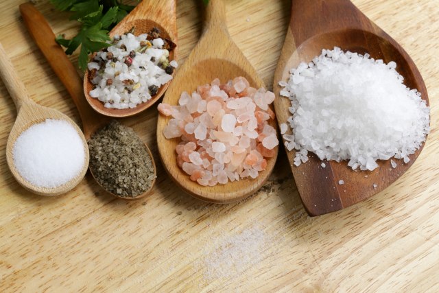 Previše soli može da bude opasno po zdravlje, ali evo zašto nam je ona neophodna VIDEO